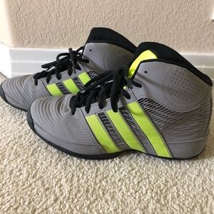Adidas high top shoe. Size kids 6 -women’s size 8.